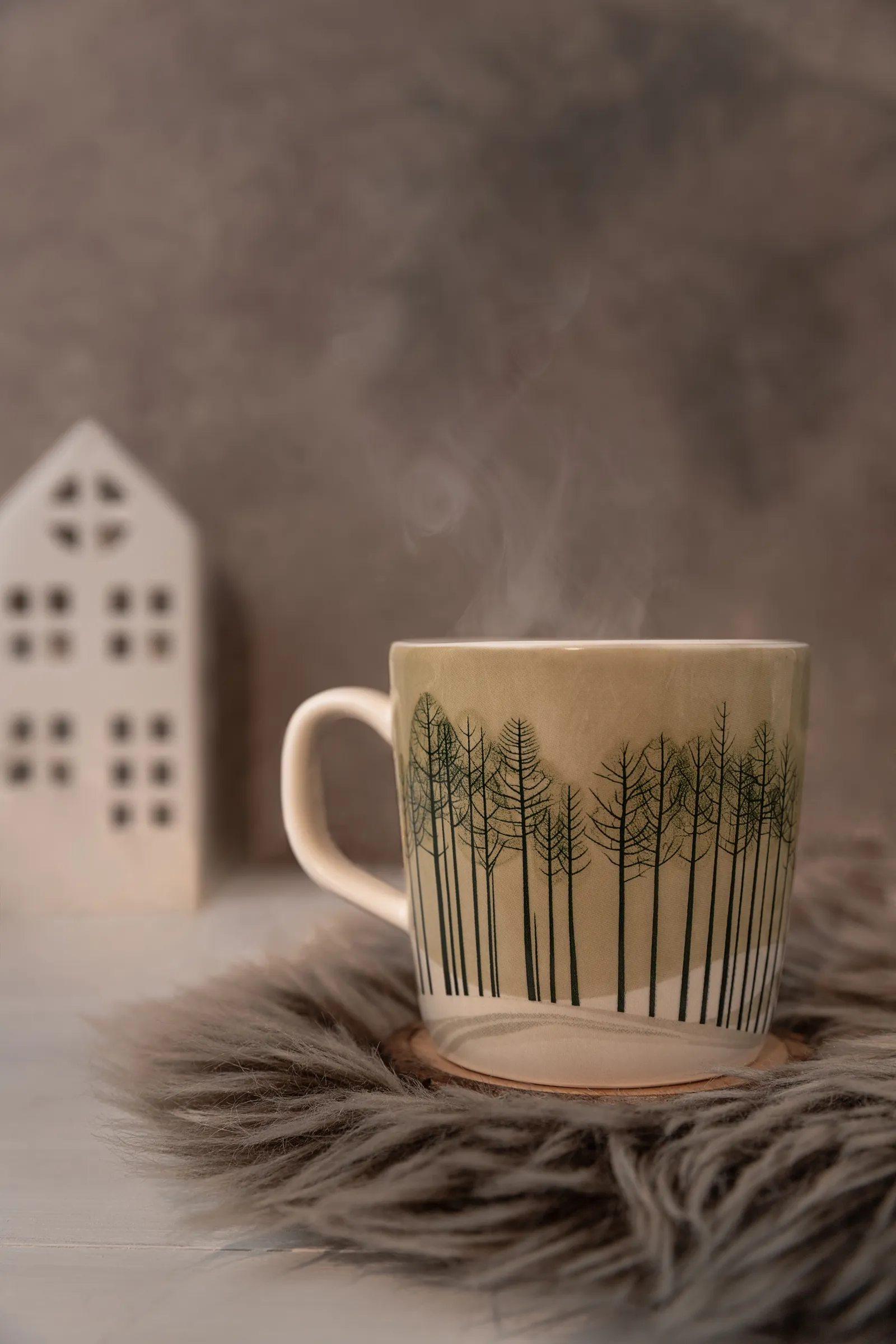 En vy över tysta tallar