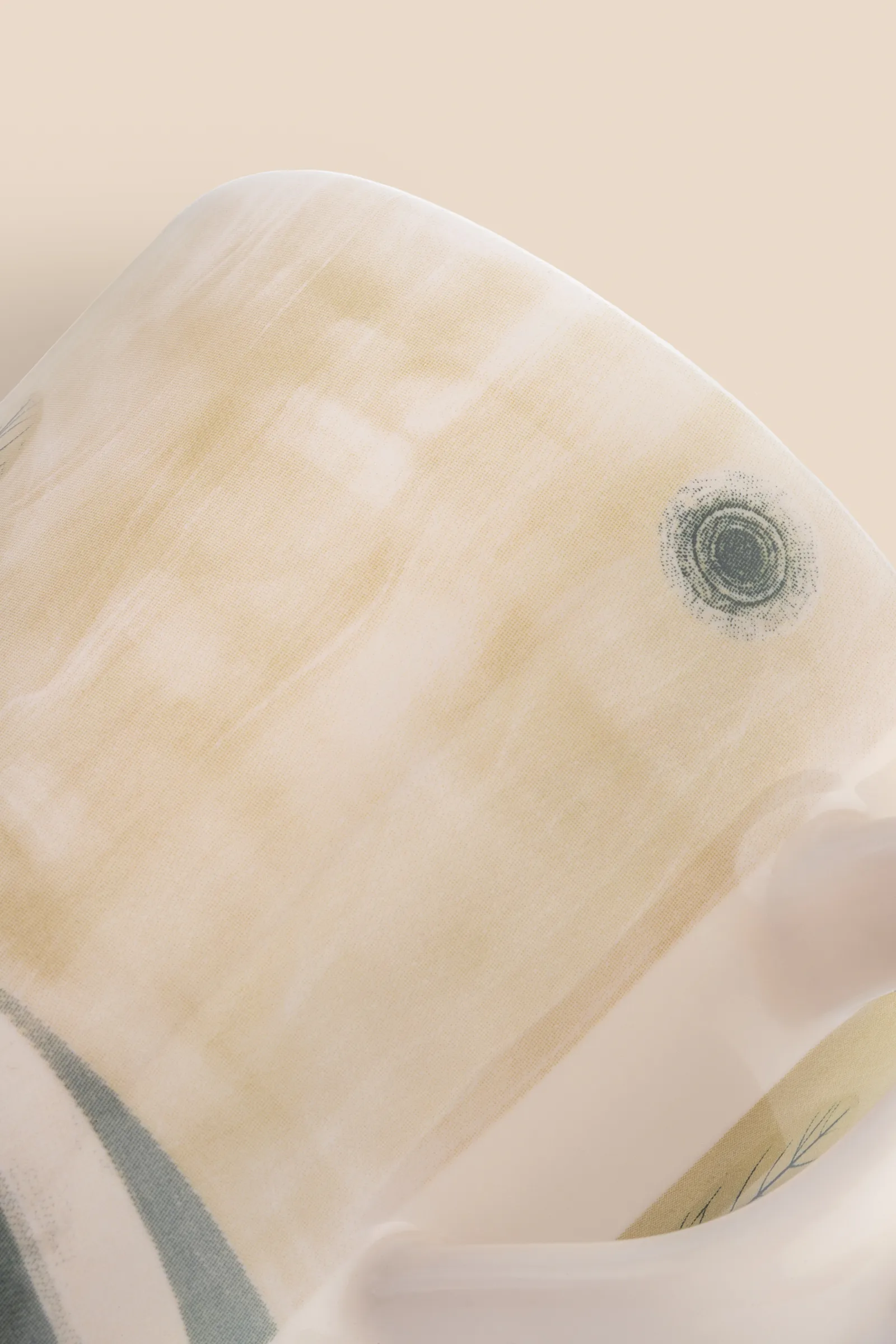 En vy över tysta tallar